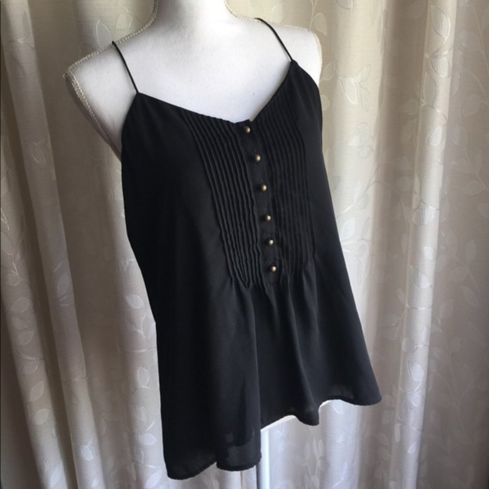 Women’s Express Sleeveless Blouse